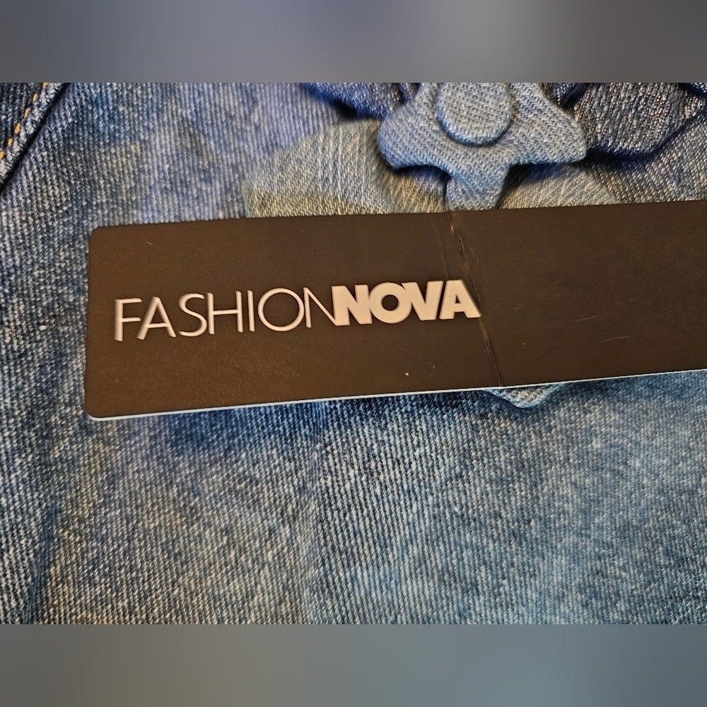 Fashion Nova Floria Baggy Wide Leg Light/Med Wash Jeans Size 11 - Picture 9 of 16